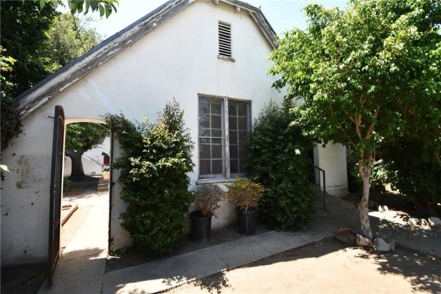 1353 S Redondo, Los Angeles, CA 90019