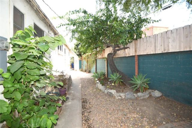 1353 S Redondo, Los Angeles, CA 90019