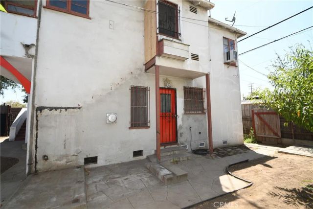 1353 S Redondo, Los Angeles, CA 90019