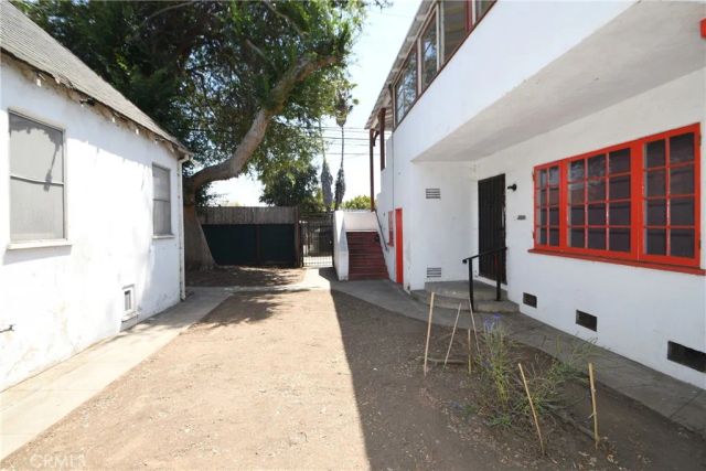 1353 S Redondo, Los Angeles, CA 90019