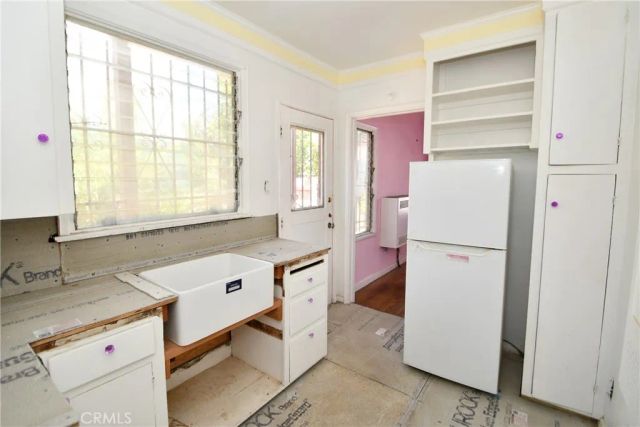 1353 S Redondo, Los Angeles, CA 90019