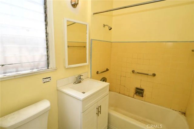 1353 S Redondo, Los Angeles, CA 90019