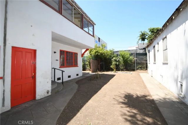 1353 S Redondo, Los Angeles, CA 90019