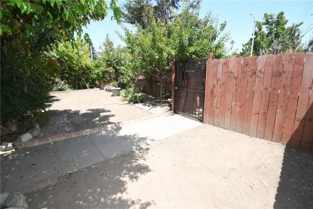 1353 S Redondo, Los Angeles, CA 90019
