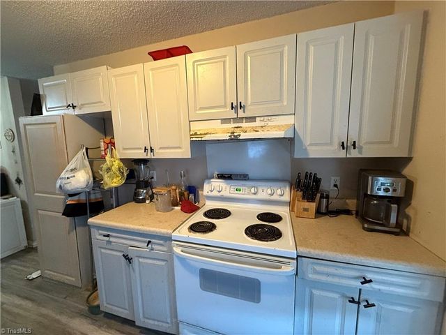 7 Fieldale Court, Greensboro, NC 27406