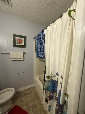 7 Fieldale Court, Greensboro, NC 27406