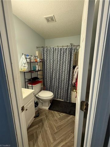 7 Fieldale Court, Greensboro, NC 27406