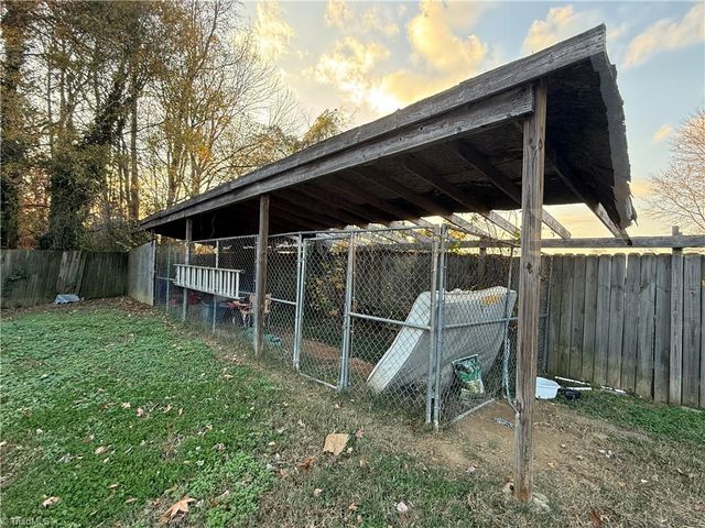 7 Fieldale Court, Greensboro, NC 27406