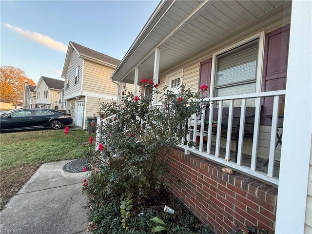 7 Fieldale Court, Greensboro, NC 27406
