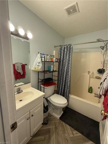 7 Fieldale Court, Greensboro, NC 27406