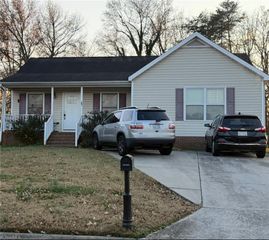 7 Fieldale Court, Greensboro, NC 27406