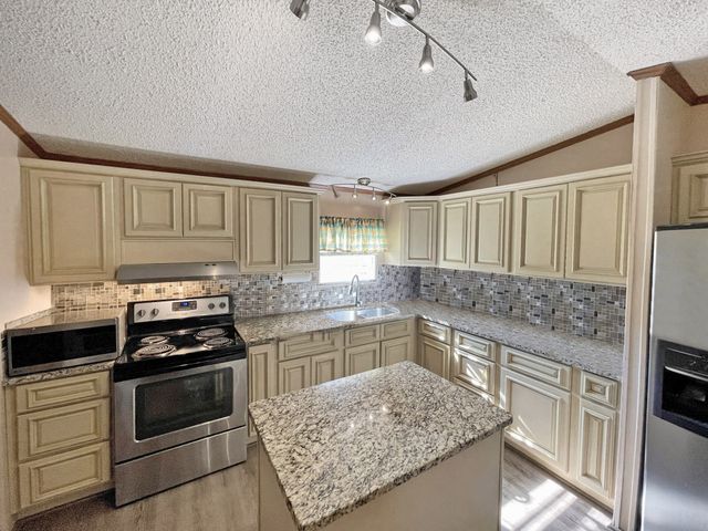 273 Running Meadows Rd, Portland, TN 37148