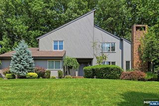 8 Bayard Lane, Mahwah, NJ 07430