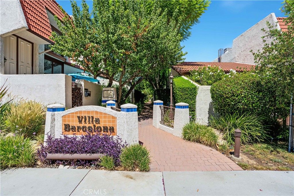 22269 1/2 Erwin, Woodland Hills, CA 91367 — exterior