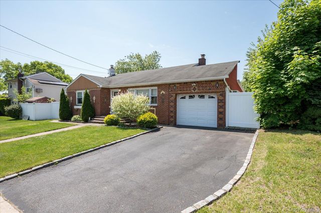 330 Woods Road, North Babylon, NY 11703