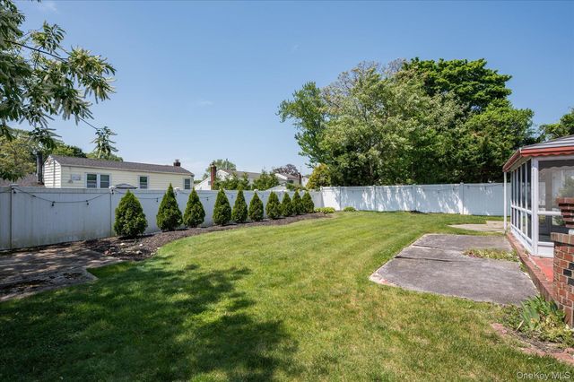330 Woods Road, North Babylon, NY 11703