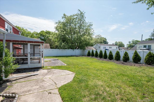 330 Woods Road, North Babylon, NY 11703