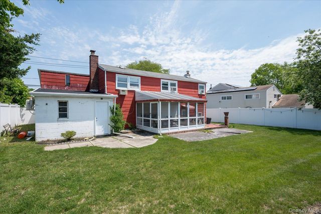 330 Woods Road, North Babylon, NY 11703