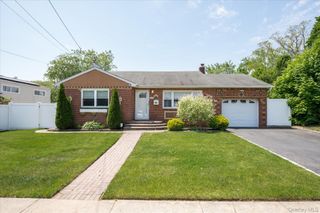 330 Woods Road, North Babylon, NY 11703