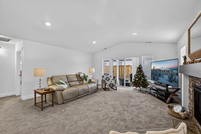 1055 NW Varnish Lane, Redmond, OR 97756