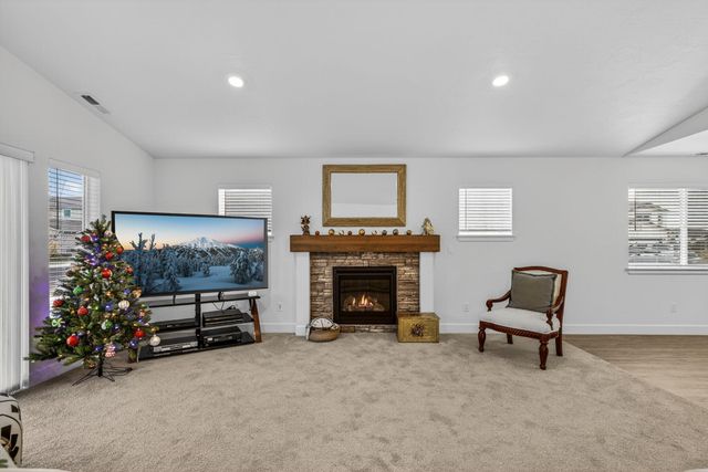 1055 NW Varnish Lane, Redmond, OR 97756