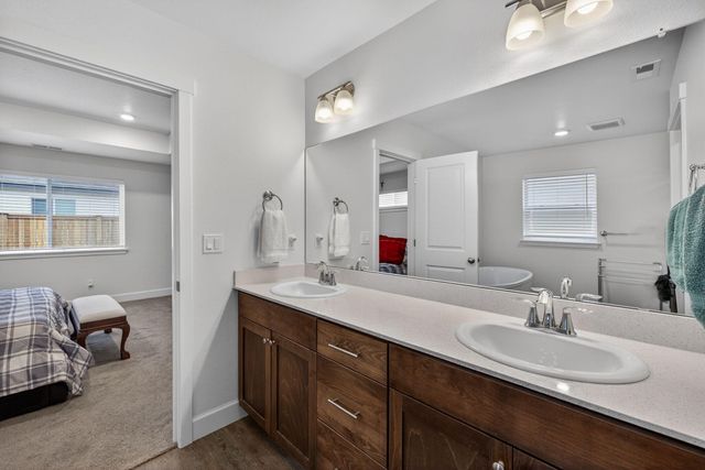 1055 NW Varnish Lane, Redmond, OR 97756