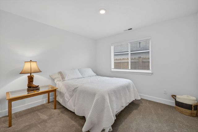 1055 NW Varnish Lane, Redmond, OR 97756