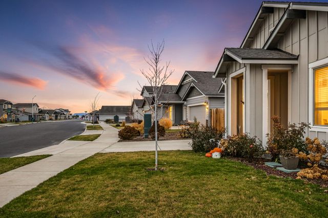 1055 NW Varnish Lane, Redmond, OR 97756