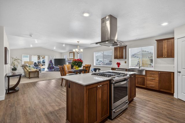 1055 NW Varnish Lane, Redmond, OR 97756