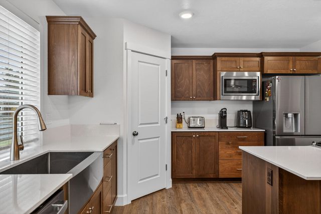 1055 NW Varnish Lane, Redmond, OR 97756