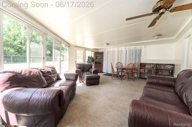 921 E Northfield Avenue, Pontiac, MI 48340