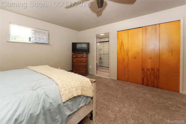 921 E Northfield Avenue, Pontiac, MI 48340
