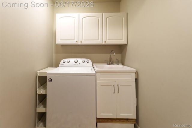 921 E Northfield Avenue, Pontiac, MI 48340
