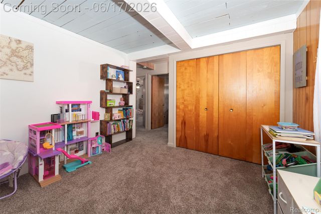 921 E Northfield Avenue, Pontiac, MI 48340