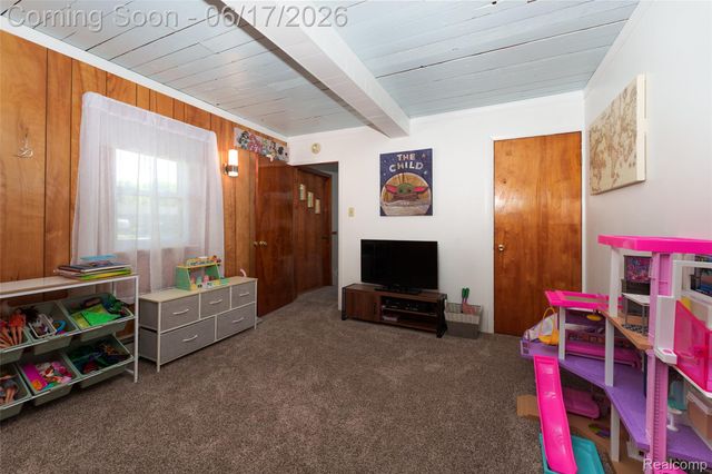 921 E Northfield Avenue, Pontiac, MI 48340