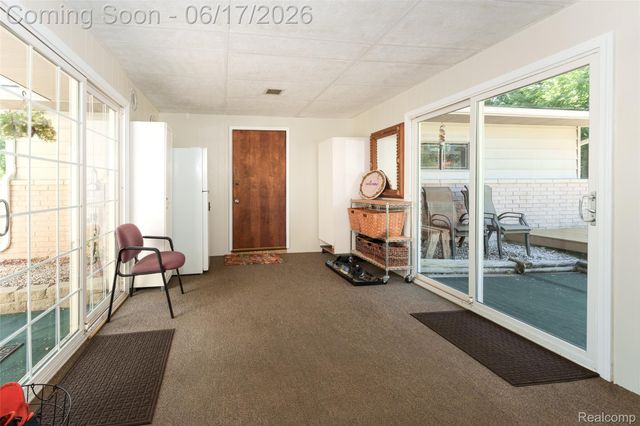 921 E Northfield Avenue, Pontiac, MI 48340
