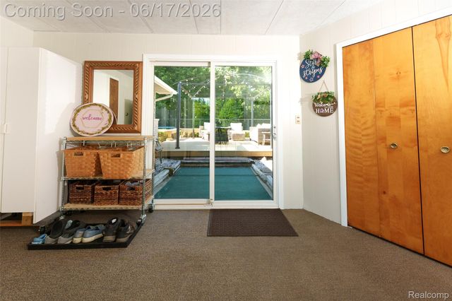 921 E Northfield Avenue, Pontiac, MI 48340