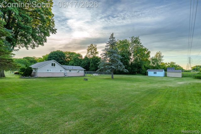 921 E Northfield Avenue, Pontiac, MI 48340