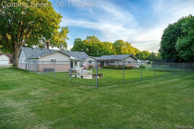 921 E Northfield Avenue, Pontiac, MI 48340