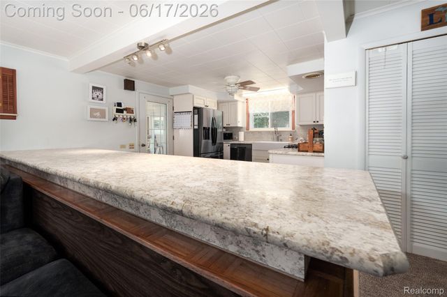 921 E Northfield Avenue, Pontiac, MI 48340