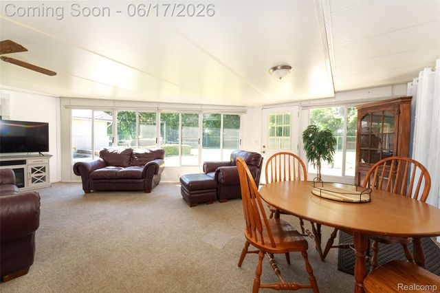 921 E Northfield Avenue, Pontiac, MI 48340