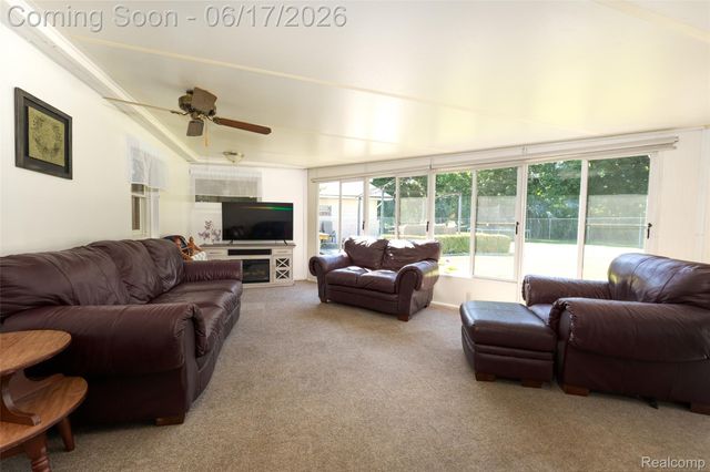 921 E Northfield Avenue, Pontiac, MI 48340