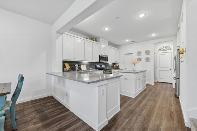 685 Watersedge Court, Lewisville, TX 75067