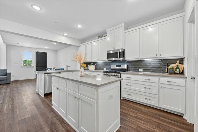 685 Watersedge Court, Lewisville, TX 75067