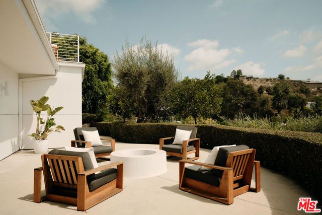 2635 Carman Crest Drive, Los Angeles, CA 90068