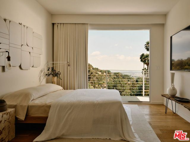 2635 Carman Crest Drive, Los Angeles, CA 90068