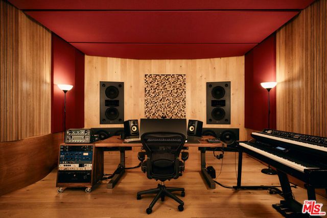 2635 Carman Crest Drive, Los Angeles, CA 90068