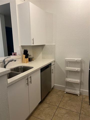 6001 SW 70th St 318, South Miami, FL 33143