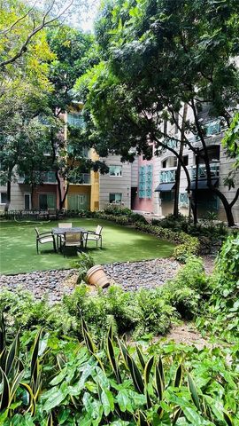 6001 SW 70th St 318, South Miami, FL 33143