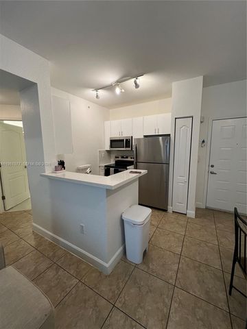 6001 SW 70th St 318, South Miami, FL 33143